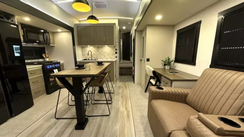 Heritage Glen Fifth Wheels Main Room